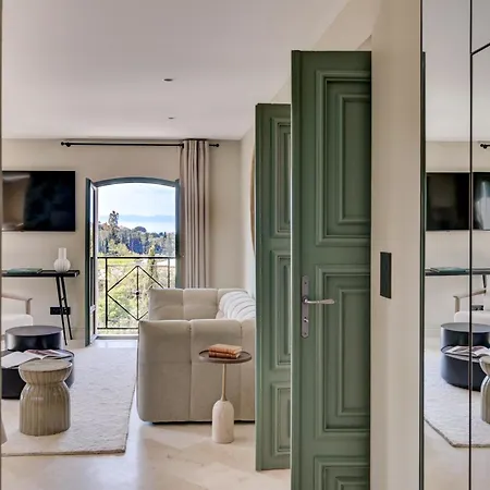 Chateau La Merienne Guest house Le Lavandou