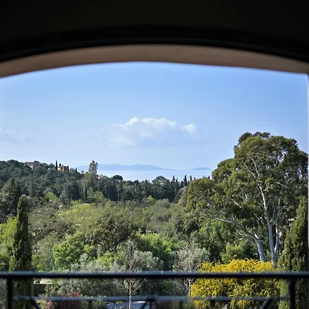Chateau La Merienne Guest house Le Lavandou